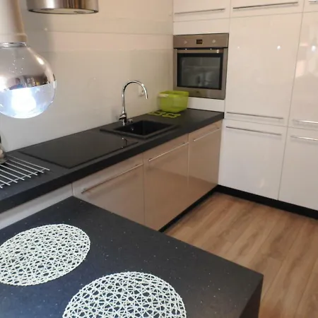 Lägenhet Z Ogrodem Wisniowy Sad