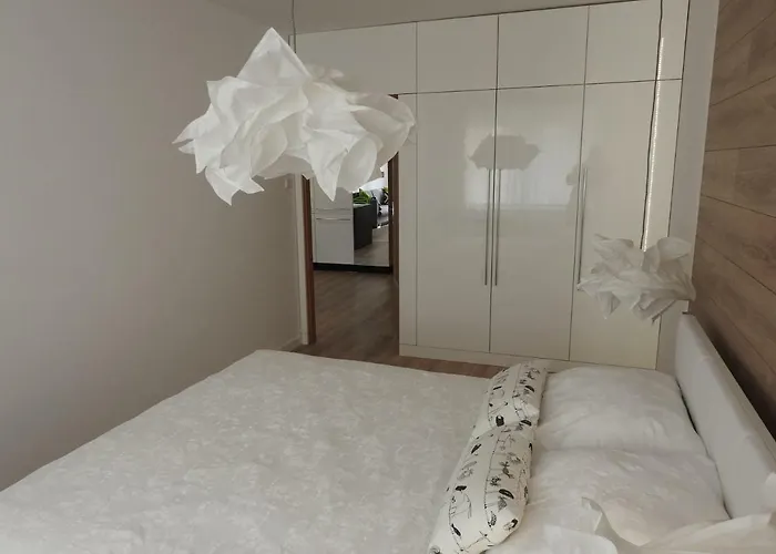 Z Ogrodem Wisniowy Sad Lägenhet *